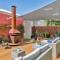 Seaside Beach House, luxury 3x2, fire pit, secure garden, pet friendly, sleeps 8, opp cafe