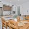Seaside Beach House, luxury 3x2, fire pit, secure garden, pet friendly, sleeps 8, opp cafe