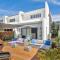 Seaside Beach House, luxury 3x2, fire pit, secure garden, pet friendly, sleeps 8, opp cafe