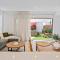 Seaside Beach House, luxury 3x2, fire pit, secure garden, pet friendly, sleeps 8, opp cafe