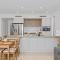 Seaside Beach House, luxury 3x2, fire pit, secure garden, pet friendly, sleeps 8, opp cafe