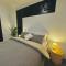 Seaside Beach House, luxury 3x2, fire pit, secure garden, pet friendly, sleeps 8, opp cafe