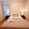 Farmhouse 15-min Walk to the Falls Sleeps 12 - Niagara Falls