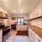 Farmhouse 15-min Walk to the Falls Sleeps 12 - Niagara Falls