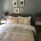 The Small House - Mid century gem in wine countys Healesville