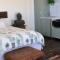 Studio South Port - Lush Private Oceanfront Studio Apartment