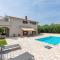 Holiday House Iris with Private Pool - بوريتش