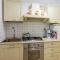 5 Bedroom Cozy Home In Galizana
