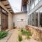Studio South Port - Lush Private Oceanfront Studio Apartment