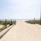 Steps from the sandy beach! Surf's Up - أولد أوركاد بيتش