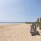 Steps from the sandy beach! Surf's Up - أولد أوركاد بيتش