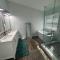 Lakeside Spacious Pool Retreat - Flowery Branch