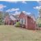 Lakeside Spacious Pool Retreat - Flowery Branch