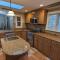 Stunning 4BR home close to NYC - 提内克