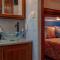 2 homes plus RV on lake - Лутц