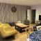 Appartement 12 pers. neuf, centre-ville avec 5 chambres et local à ski - FR-1-234-289