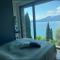 3 Zimmer Apartment am Gardasee mit traumhaften Seeblick und Pool in Torri del Benaco
