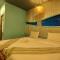 Seabox Khaolak Hostel