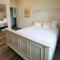 5 BR/5 BA Getaway with a View - Thousand Oaks