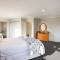 Pacific Escape - Downtown, Beach & Sea Views