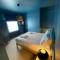 ROOMS AT THE QUAYSIDE - stylish en-suite rooms on Poole Quay all fully refurbed - Poole