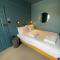 ROOMS AT THE QUAYSIDE - stylish en-suite rooms on Poole Quay all fully refurbed - Poole