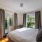 9 River Club Mews