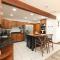 New! Luxury Mountain Top Retreat w/Carriage House