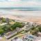 Round Tower Holiday Apartments - Seafront 1,2 & 3 Bedroom Homes Free Parking, WiFi - Бернгем-он-Сі