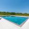Green & Blue Five Bedroom Villa with Private Pool and Complete Privacy - Čilipi