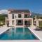 Green & Blue Five Bedroom Villa with Private Pool and Complete Privacy - Čilipi