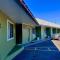 Chalet Motel - Affordable Stay in Central Bend