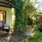 Chalet Weyarn - Doppelzimmer mit Gartenblick