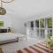 Barellen Beach House - Luxe Beach Front, Oceanview