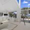 Barellen Beach House - Luxe Beach Front, Oceanview