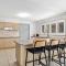 Chillax - Walk to Beach, Sauna, Sleeps 6