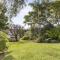 Jetty Hideaway - Cosy Cottage, Fireplace, Gardens
