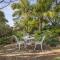 Jetty Hideaway - Cosy Cottage, Fireplace, Gardens