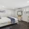 Hampton on the Beach - Stunning Beach Front, Sleeps 8
