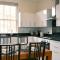 Spacious Duplex Flat West London for Families & Groups - 伦敦