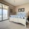 Penthouse Condo with wrap around views of the ocean - SR802