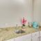Bright Biloxi Condo Walk to the Beach! - 比洛克西