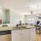 Bright Biloxi Condo Walk to the Beach! - 比洛克西