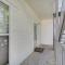 Bright Biloxi Condo Walk to the Beach! - 比洛克西