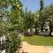 Alkis Guest House by AegianKazarte