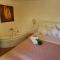 Garden Serenity House - Jacuzzi - 24hr check in - 10m from Airport - Desk - Floor Heating - Koropíon