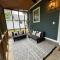 Newly Renovated Cottage including Driveway in Downtown Murfreesboro - Murfreesboro