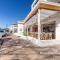 Columbia, 3 12 Columbia Close - large unit with fantastic water views and wifi