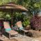 HAWAIIAN JEWEL Family friendly KaMilo 4BR Home Walk to Pauoa Beach