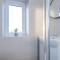 Beautiful Bradford Home Sleeps 10 with Parking by PureStay Short Stays - Wibsey